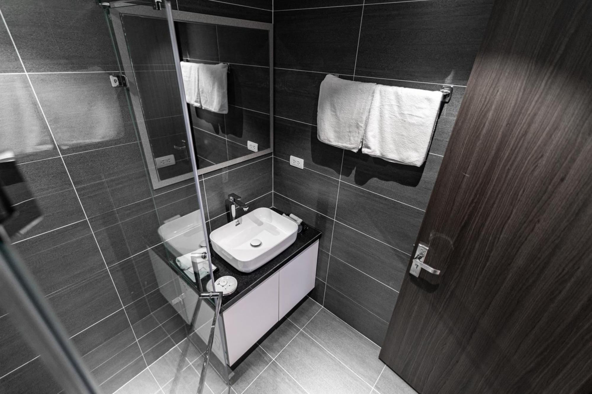 Luxe Paradise Suites Hotel To Ngoc Van Ханой Экстерьер фото